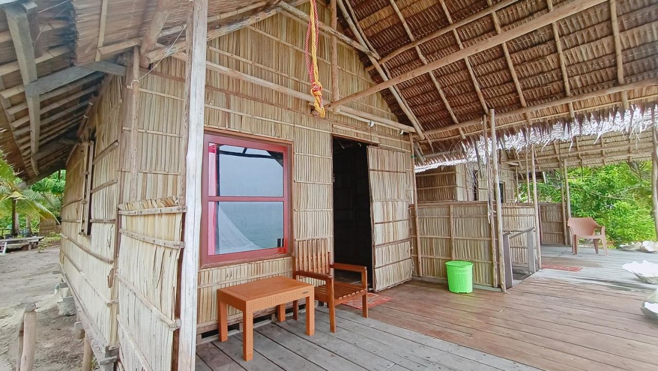 Erens Guest House Waisai Exterior foto